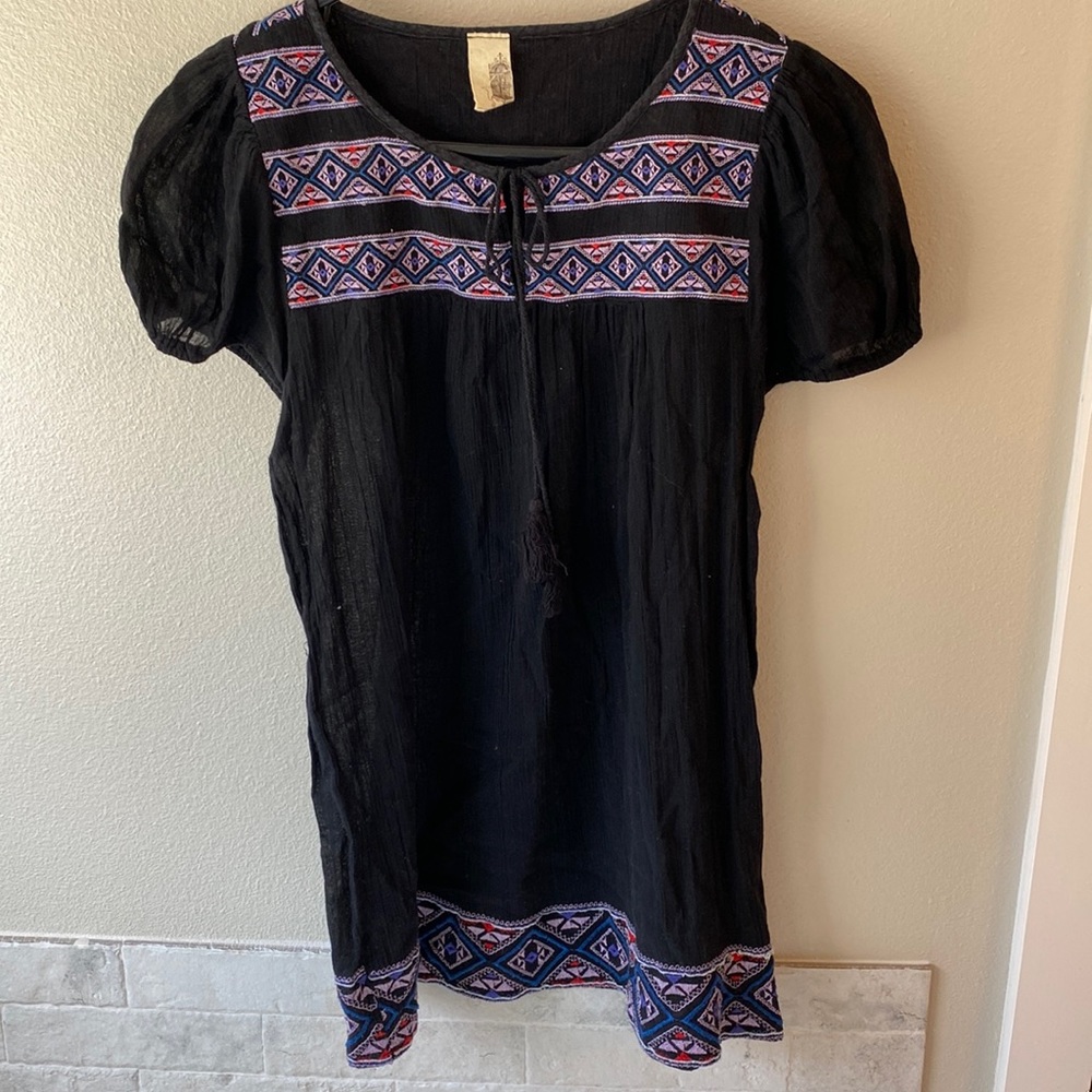 Beautiful black embroidered top💰